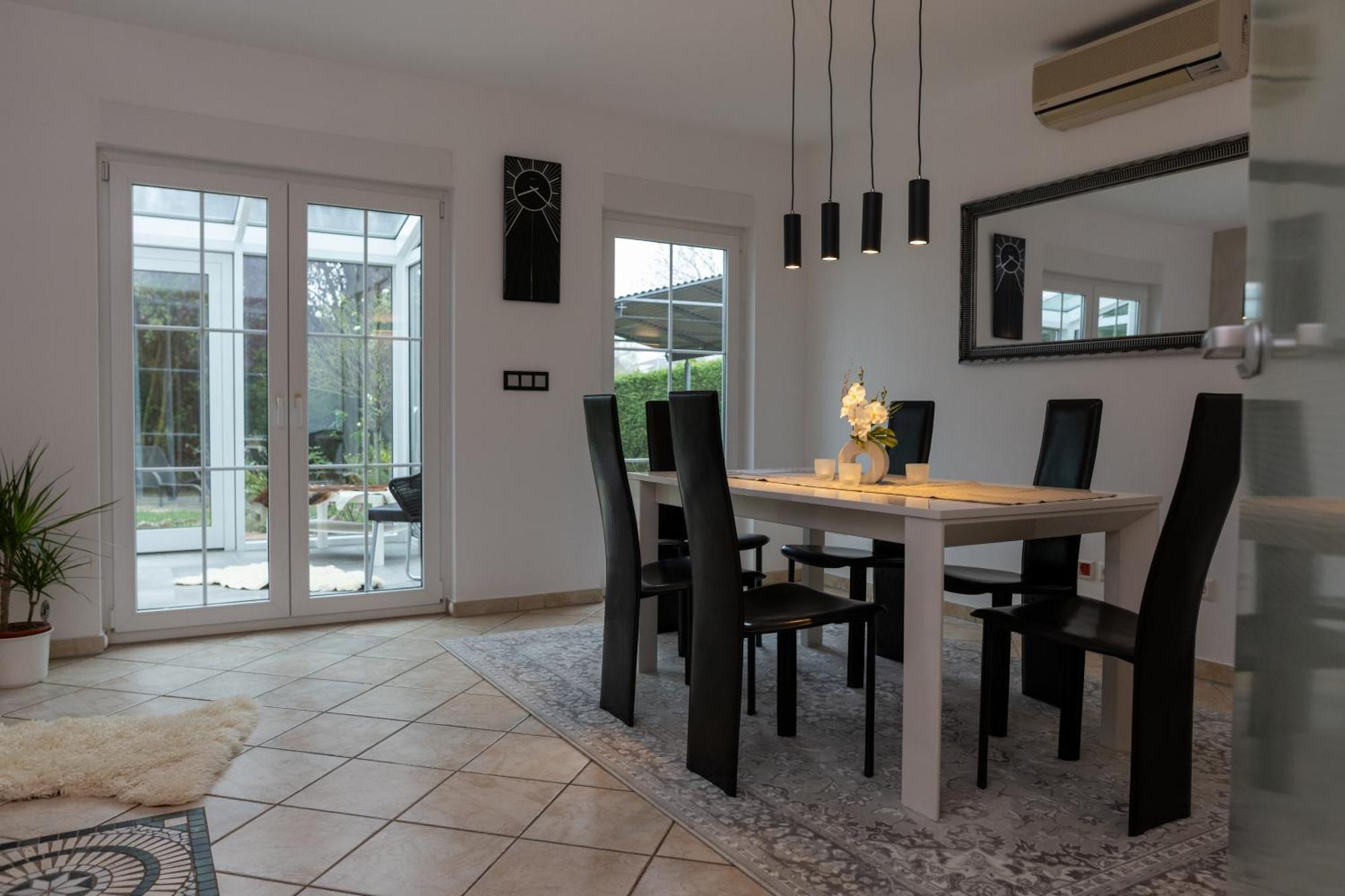 Ganzes Ferienhaus In Leipzig Mit Garage Und Fussbodenheizung エクステリア 写真