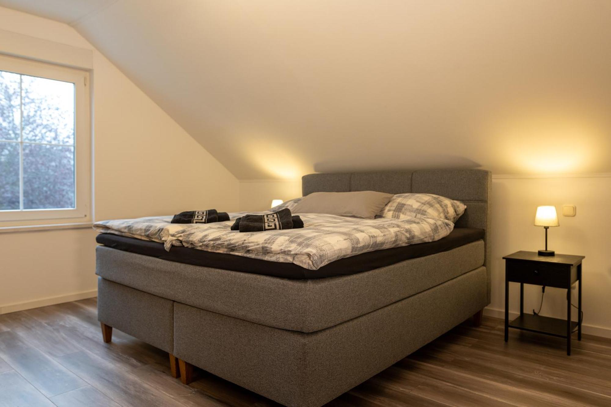 Ganzes Ferienhaus In Leipzig Mit Garage Und Fussbodenheizung エクステリア 写真