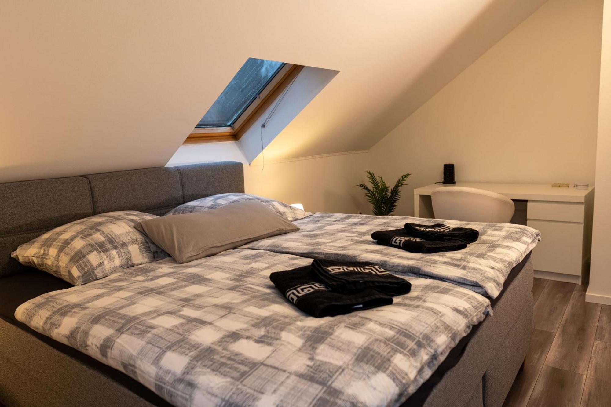 Ganzes Ferienhaus In Leipzig Mit Garage Und Fussbodenheizung エクステリア 写真