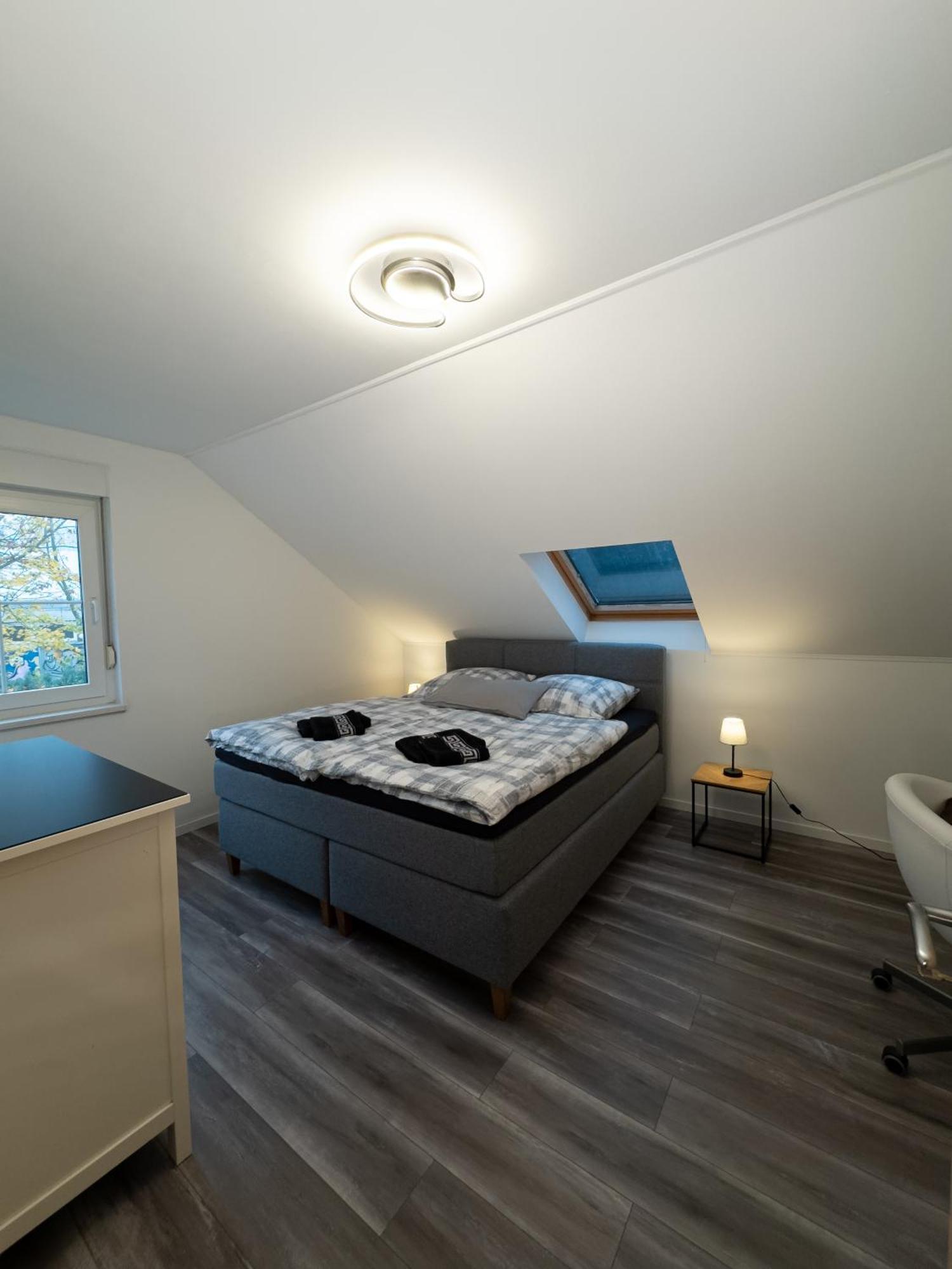 Ganzes Ferienhaus In Leipzig Mit Garage Und Fussbodenheizung エクステリア 写真